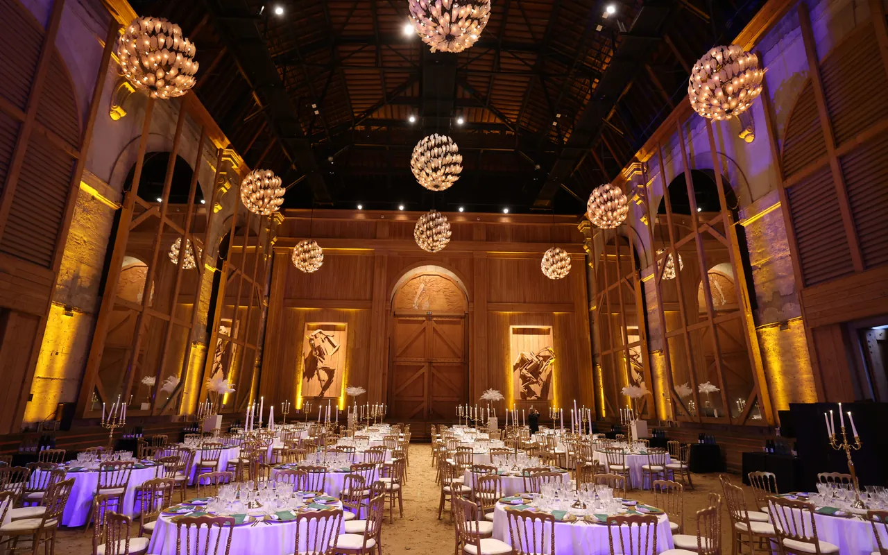 Dîner de gala dans le grand manège de l&rsquo;Académie Équestre de Versailles